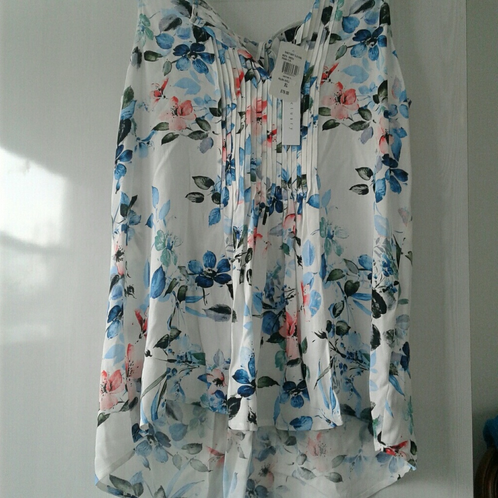 SOLD🚫🚫Sanctuary top new with tag Floral Size XL